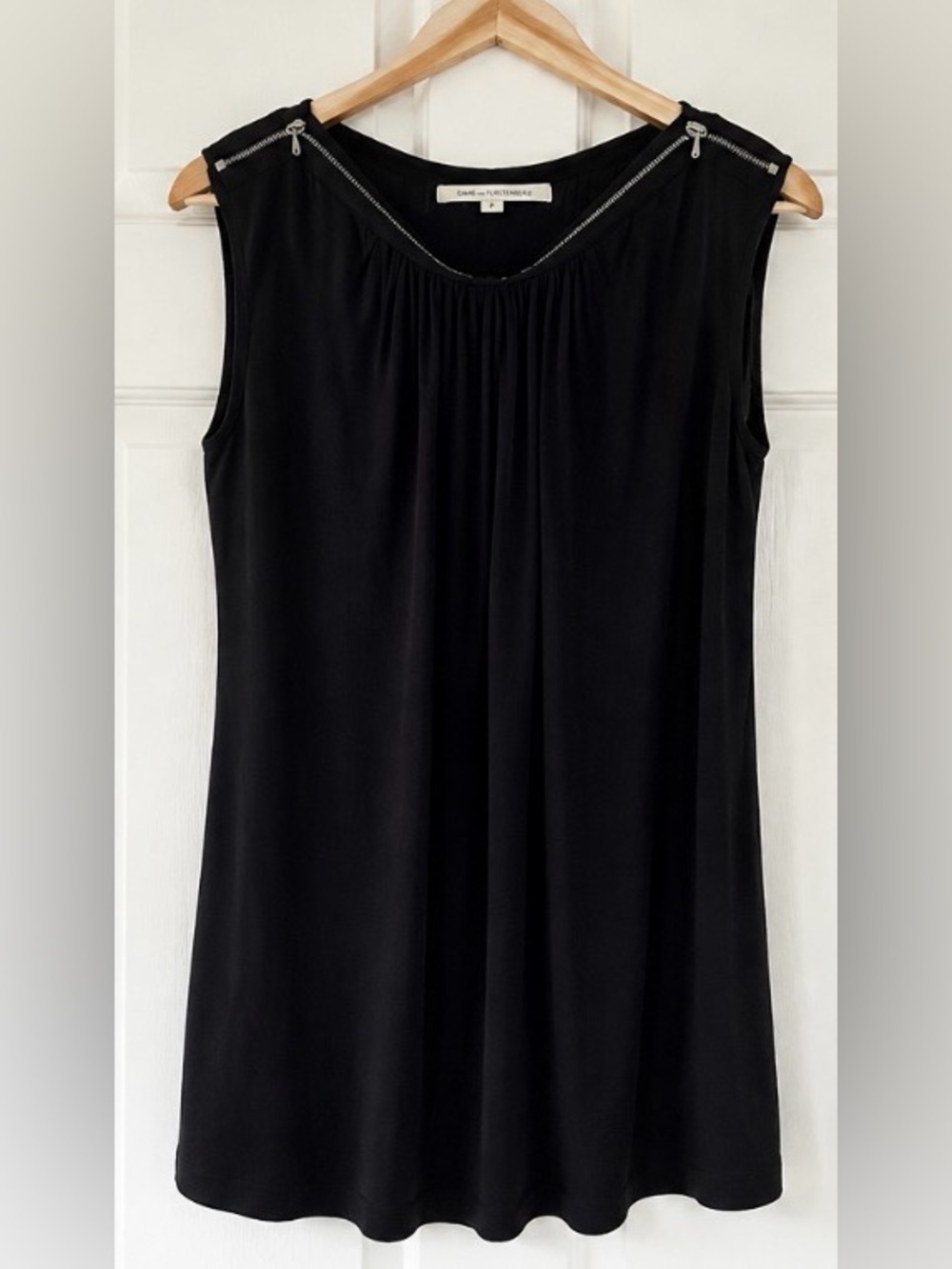 Diane von Furstenberg Black Zip Shoulder Sleeveless Top Petite P